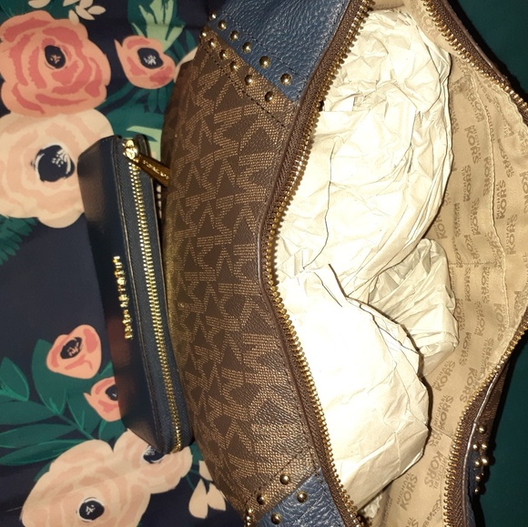 Michael Kors Purse Set - Picture 2 of 3